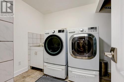 35 Hardgate Crescent, Brampton, ON - Indoor Photo Showing Laundry Room