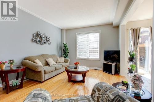 35 Hardgate Crescent, Brampton, ON - Indoor Photo Showing Living Room