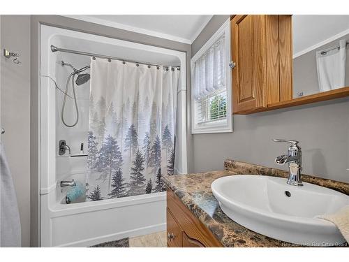 2 Bur Oak St, Moncton, NB 