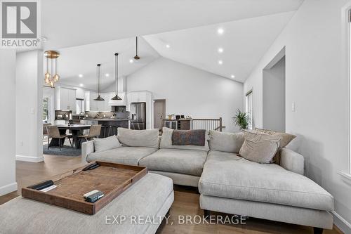 9304 Perth Road, Rideau Lakes, ON - Indoor Photo Showing Living Room
