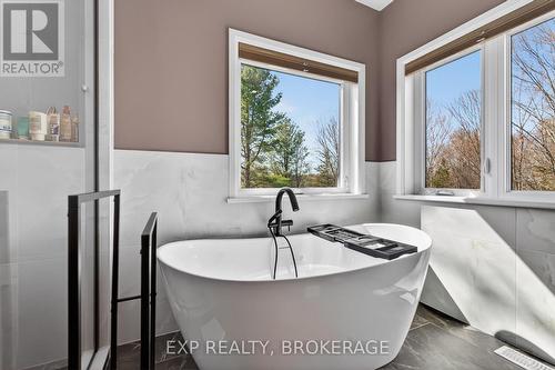 9304 Perth Road, Rideau Lakes, ON - Indoor Photo Showing Bathroom
