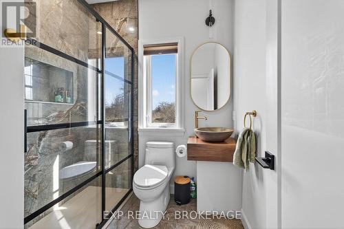 9304 Perth Road, Rideau Lakes, ON - Indoor Photo Showing Bathroom