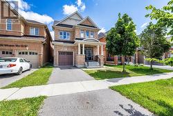 427 WINDSFIELDS FARM DRIVE  Oshawa, ON L1L 0M1