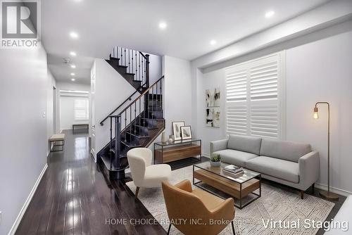 427 Windsfields Farm Drive W, Oshawa, ON - Indoor Photo Showing Living Room