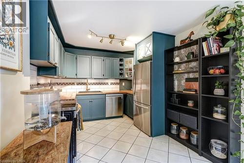 148 St Andrews Drive, Hamilton, ON - Indoor Photo Showing Kitchen