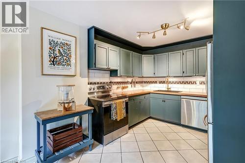 148 St Andrews Drive, Hamilton, ON - Indoor Photo Showing Kitchen