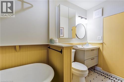 148 St Andrews Drive, Hamilton, ON - Indoor Photo Showing Bathroom