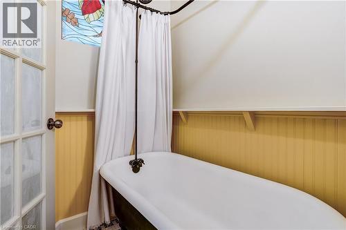 148 St Andrews Drive, Hamilton, ON - Indoor Photo Showing Bathroom