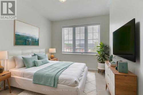 39 Millcliff Circle, Aurora, ON - Indoor Photo Showing Bedroom
