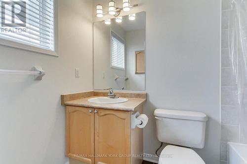 39 Millcliff Circle, Aurora, ON - Indoor Photo Showing Bathroom
