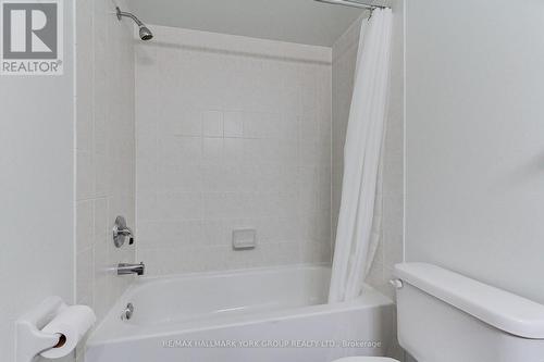39 Millcliff Circle, Aurora, ON - Indoor Photo Showing Bathroom