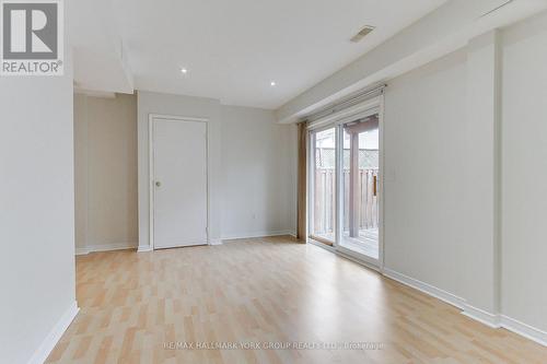 39 Millcliff Circle, Aurora, ON - Indoor Photo Showing Other Room