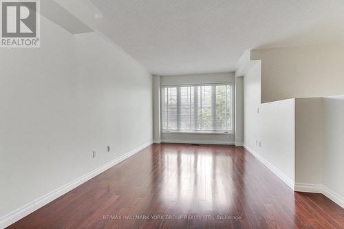 39 Millcliff Circle, Aurora, ON - Indoor Photo Showing Other Room
