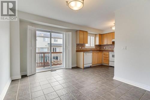 39 Millcliff Circle, Aurora, ON - Indoor Photo Showing Kitchen