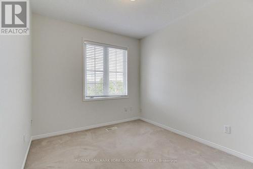39 Millcliff Circle, Aurora, ON - Indoor Photo Showing Other Room