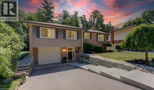 518 TWIN OAKS Crescent  Waterloo, ON N2L 4R8