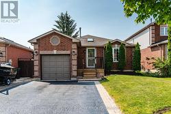 9 HOLLY MEADOW ROAD  Barrie, ON L4N 8S1