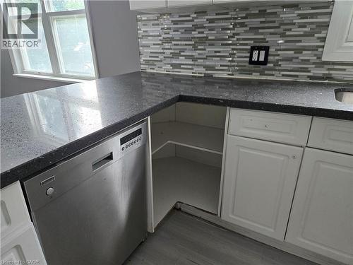 6269 Franklin Avenue, Niagara Falls, ON - Indoor Photo Showing Kitchen
