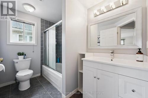 Main Bath upstairs - 217 Deerpath Drive, Guelph (Willow West/Sugarbush/West Acres), ON - Indoor Photo Showing Bathroom