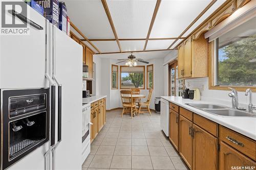 195 Forsyth Crescent, Regina, SK - Indoor Photo Showing Kitchen With Double Sink