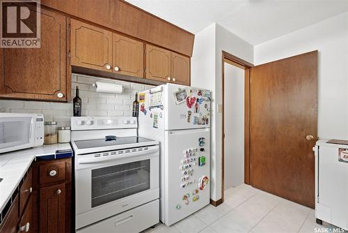 7208 Dewdney Avenue, Regina, SK - Indoor Photo Showing Kitchen