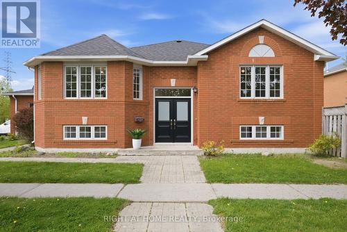 446 STONEGATE AVENUE  Oshawa, ON L1K 2L7