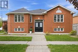 446 STONEGATE AVENUE Oshawa, ON L1K 2L7