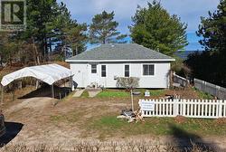 4 PINEWOOD DRIVE Tiny, ON L0L 2T0