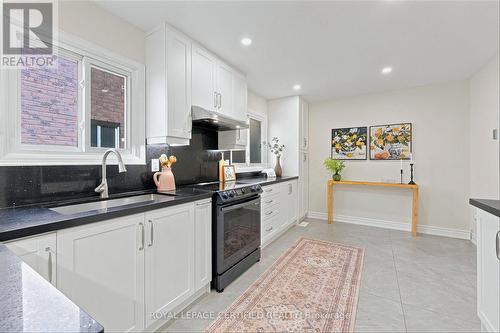 3135 Shadetree Drive, Mississauga, ON - Indoor Photo Showing Kitchen