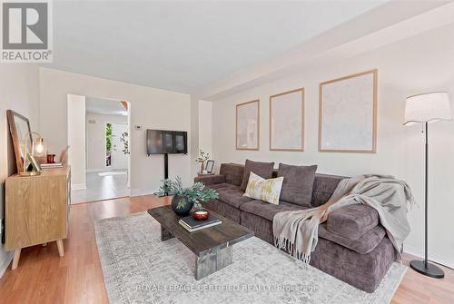 3135 Shadetree Drive, Mississauga, ON - Indoor Photo Showing Living Room