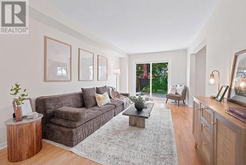 3135 Shadetree Drive, Mississauga, ON - Indoor Photo Showing Living Room
