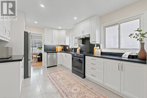 3135 Shadetree Drive, Mississauga, ON - Indoor Photo Showing Kitchen