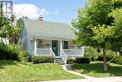 40 PINEGROVE AVENUE  Toronto, ON M1N 2G5