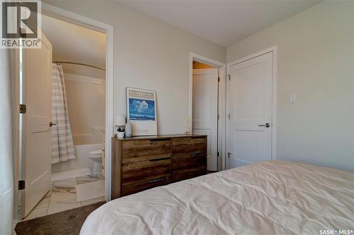 3277 Chuka Boulevard, Regina, SK - Indoor Photo Showing Bedroom