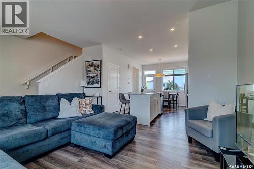 3277 Chuka Boulevard, Regina, SK - Indoor Photo Showing Living Room