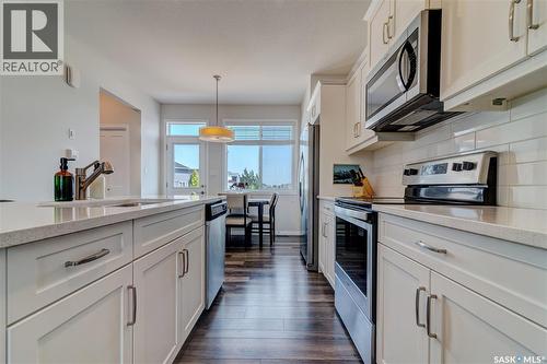 3277 Chuka Boulevard, Regina, SK - Indoor Photo Showing Kitchen