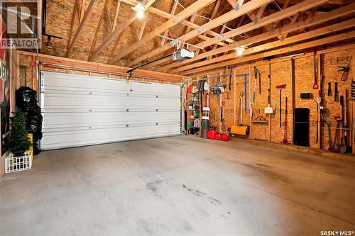 5413 Green Silverberry Drive E, Regina, SK - Indoor Photo Showing Garage