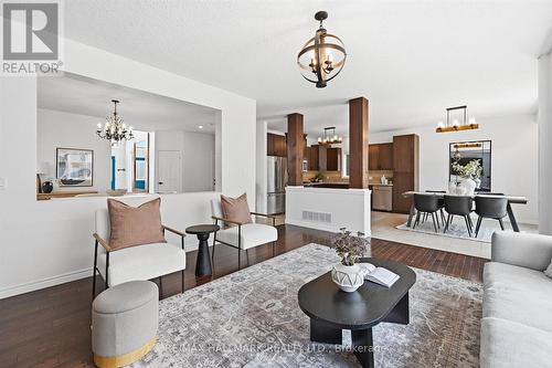 1334 Upper Paradise Road, Hamilton, ON - Indoor Photo Showing Living Room