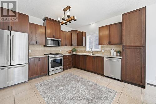 1334 Upper Paradise Road, Hamilton, ON - Indoor Photo Showing Kitchen