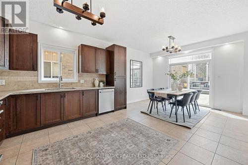 1334 Upper Paradise Road, Hamilton, ON - Indoor Photo Showing Kitchen