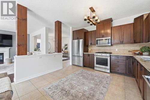 1334 Upper Paradise Road, Hamilton, ON - Indoor Photo Showing Kitchen