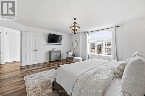 1334 Upper Paradise Road, Hamilton, ON - Indoor Photo Showing Bedroom