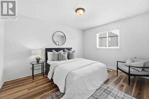 1334 Upper Paradise Road, Hamilton, ON - Indoor Photo Showing Bedroom