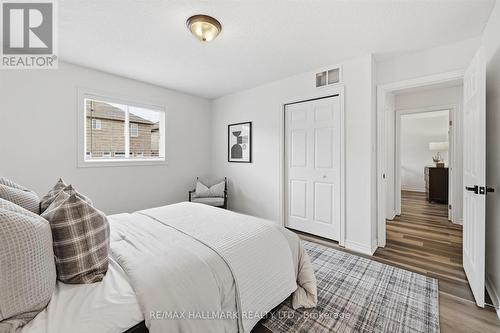 1334 Upper Paradise Road, Hamilton, ON - Indoor Photo Showing Bedroom