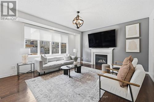 1334 Upper Paradise Road, Hamilton, ON - Indoor Photo Showing Living Room With Fireplace