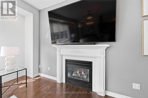 1334 Upper Paradise Road, Hamilton, ON - Indoor Photo Showing Living Room With Fireplace