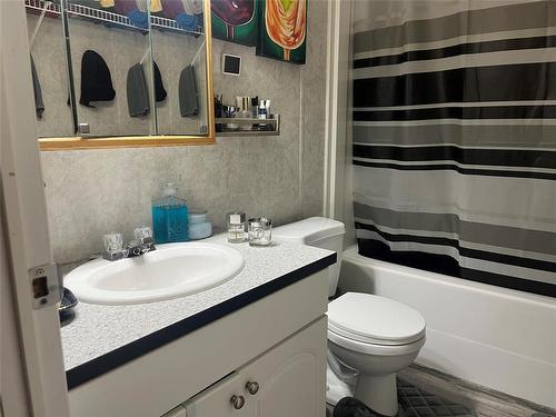 14 Goldfinch Crescent, Brandon, MB - Indoor Photo Showing Bathroom