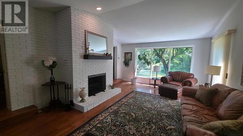 823 Fourth Lin E, Sault Ste. Marie, ON - Indoor Photo Showing Living Room With Fireplace