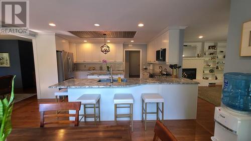 823 Fourth Lin E, Sault Ste. Marie, ON - Indoor Photo Showing Kitchen With Upgraded Kitchen