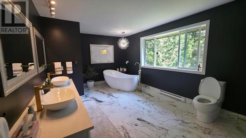 823 Fourth Lin E, Sault Ste. Marie, ON - Indoor Photo Showing Bathroom